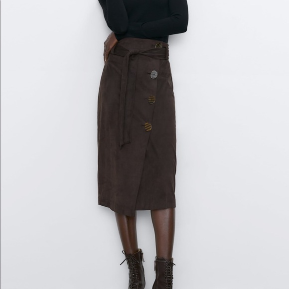 Zara buttoned faux suede skirt - Picture 2 of 8